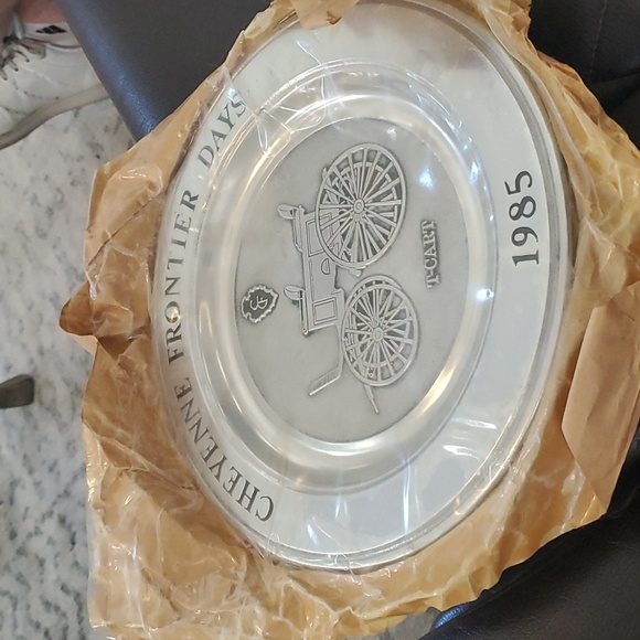 Rare 1985 Cheyenne Frontier Days pewter charger - Picture 4 of 5